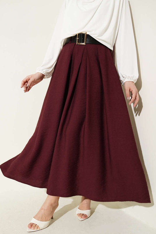 Jupe plissée avec large ceinture bordeaux