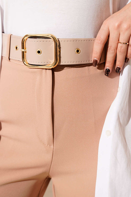 بنطلون واسع الساقين مع حزام عريض بلون اللاتيه