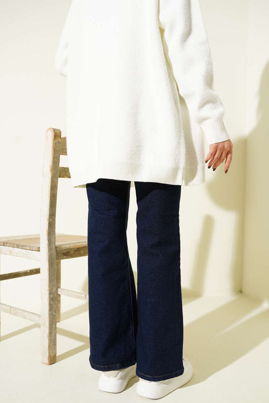 Jean bleu marine à jambes larges et boutons