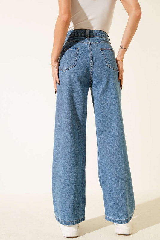 بنطلون جينز قصير واسع الساقين مزين بأحجار الراين، أزرق