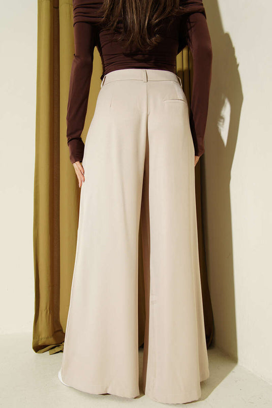 بنطال واسع الأرجل بكسرات لون بيج