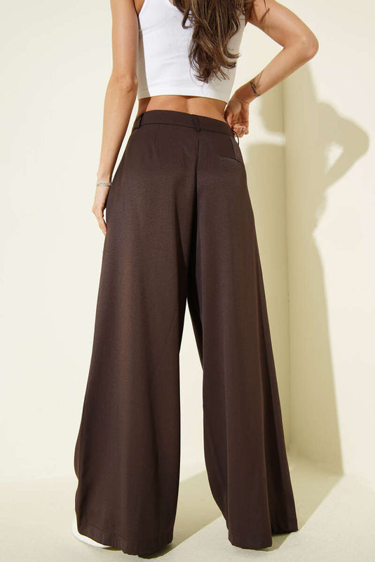 بنطال واسع الأرجل بكسرات فضفاض بني