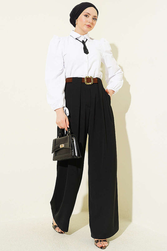 Schwarze Stoffhose mit weitem Falten-Detail