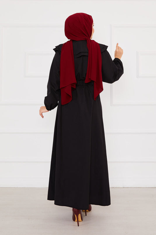 Robe longue boutonnée à col large et hijab noire