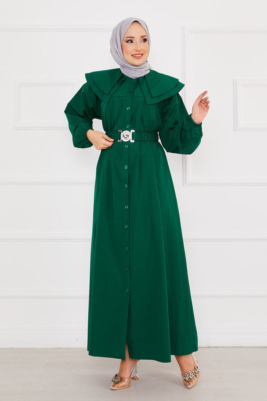 Robe longue boutonnée à col large et hijab couleur émeraude