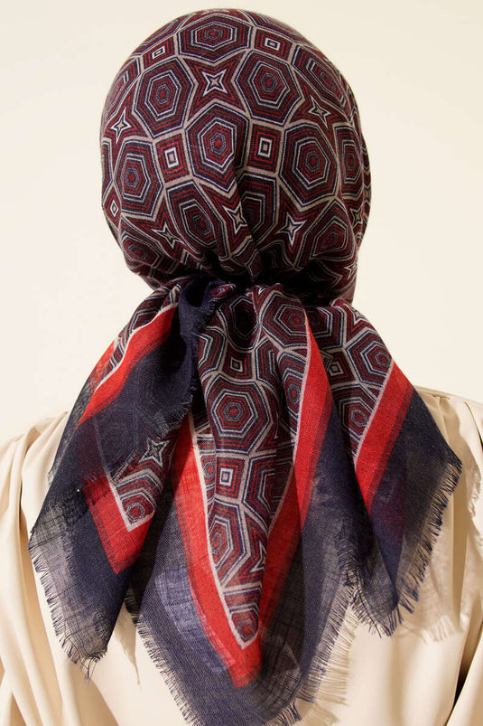 وشاح قطني مزخرف بنقشة هندسية لون أزرق داكن