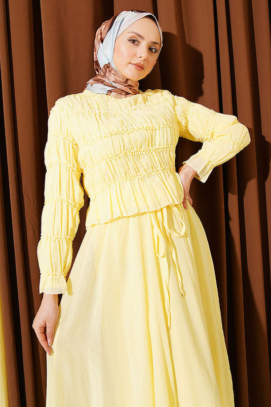 Ensemble deux pièces Gipeli avec blouse et jupe jaune