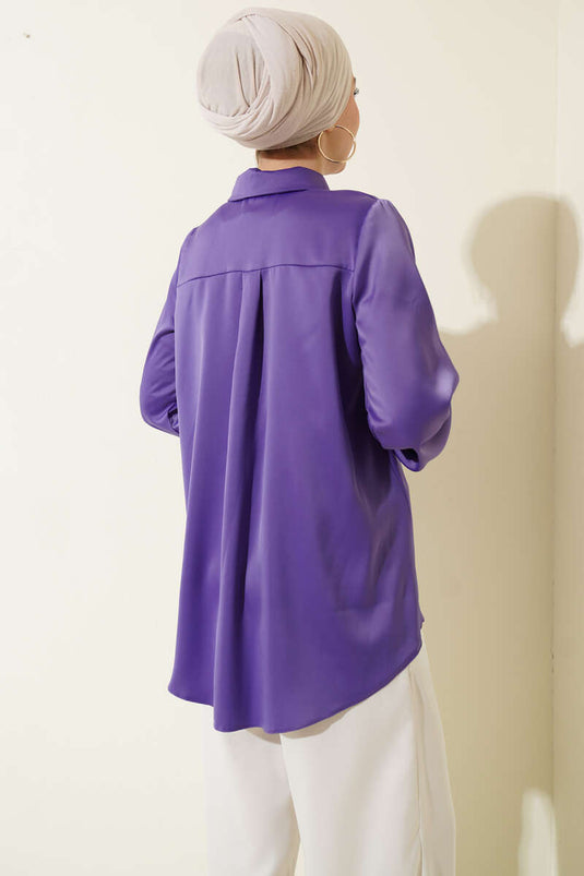 Chemise basique en satin lilas à boutons cachés