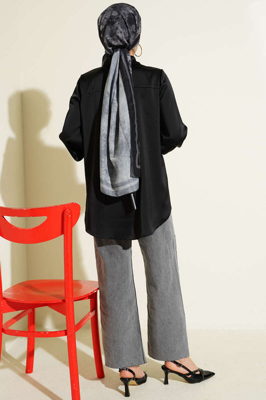 Camicia base in raso con bottoni nascosti nera