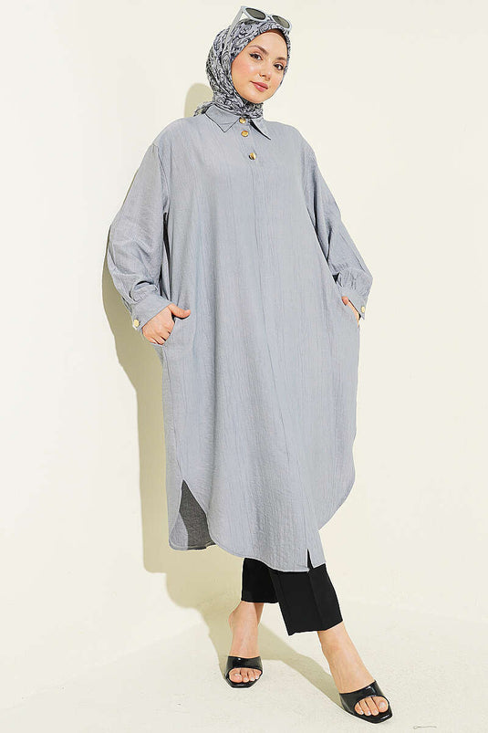 Chemise longue grise avec poches et boutons cachés