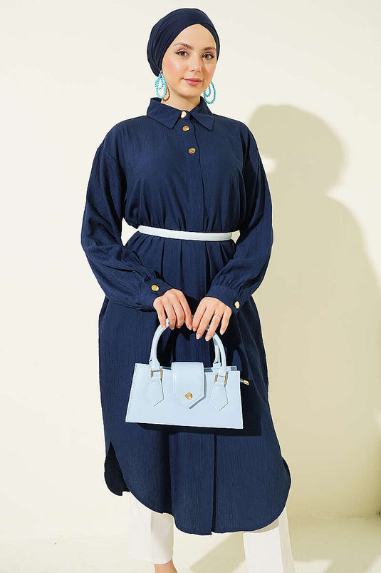 Chemise longue bleu marine avec poches et boutons cachés