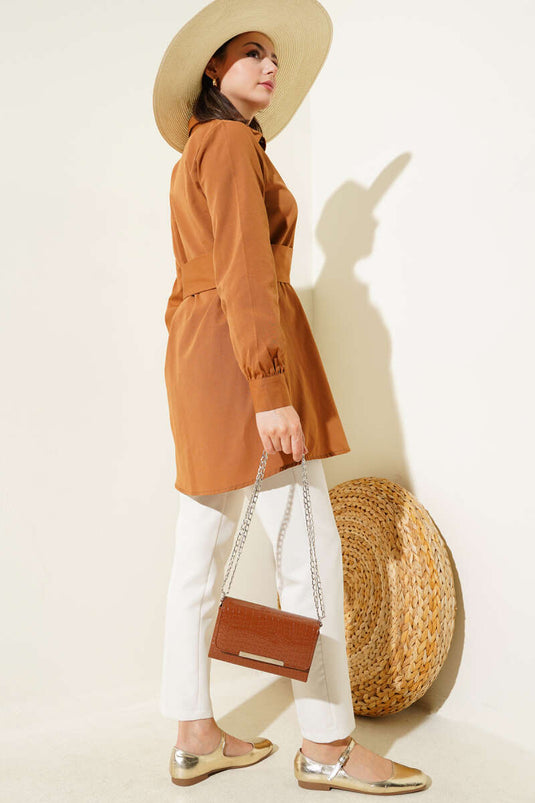 Chemise à ceinture et boutons cachés, couleur beige