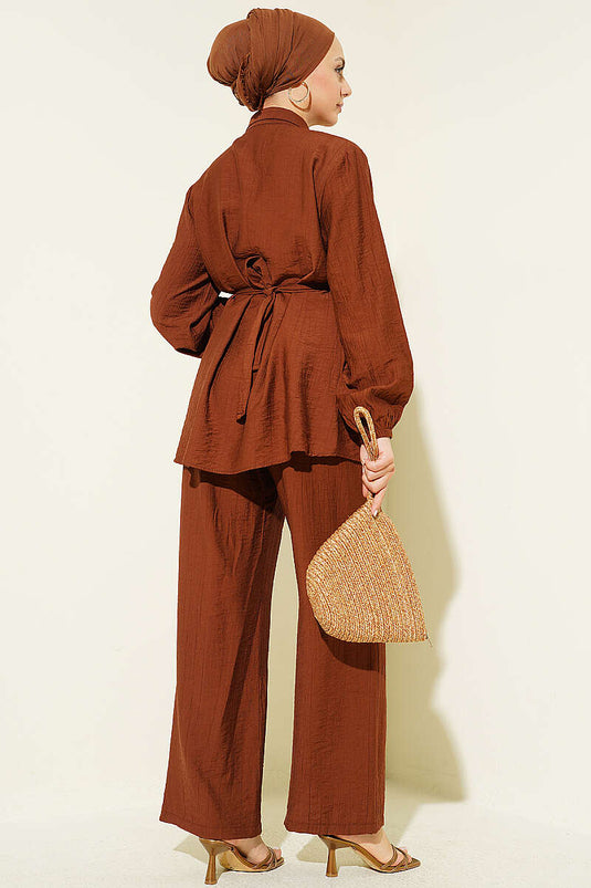 Ensemble tunique à ceinture avec boutons cachés, marron