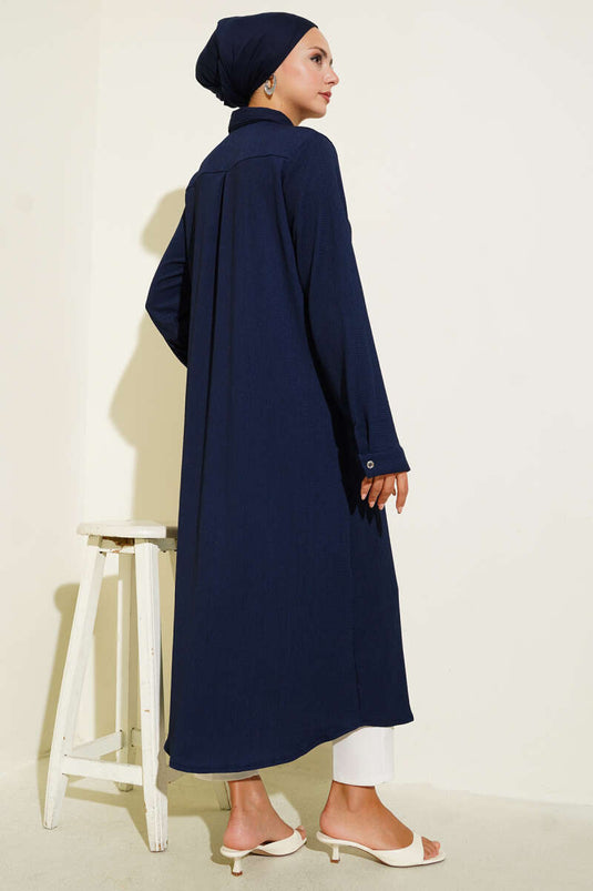 Chemise longue bleu marine à patte de boutonnage cachée