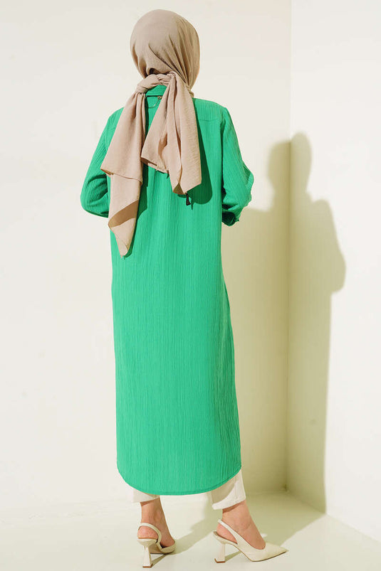قميص طويل أخضر ذو أزرار مخفية