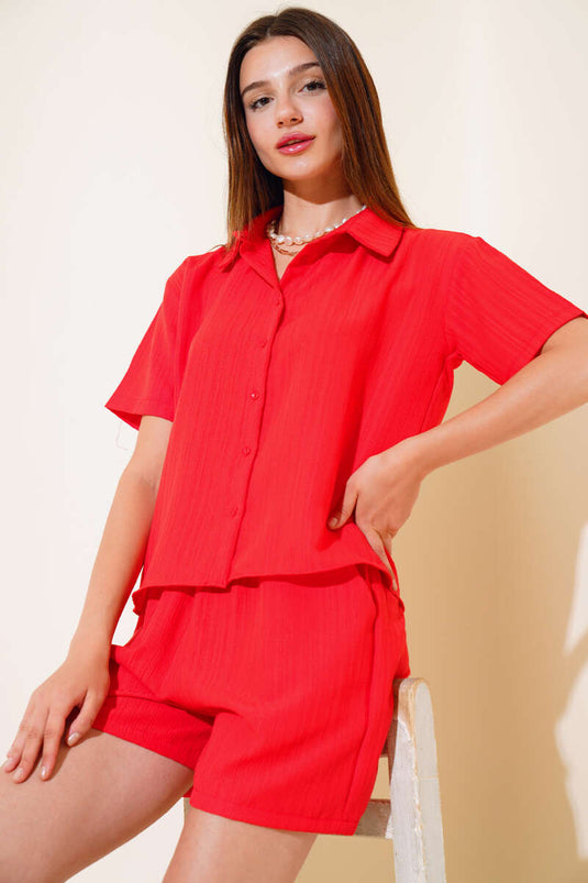 بدلة شورت من قماش السيرساكر الأحمر