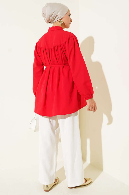 قميص أحمر بكسرات عند الصدر