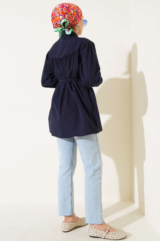 قميص مطوي على الصدر أزرق داكن