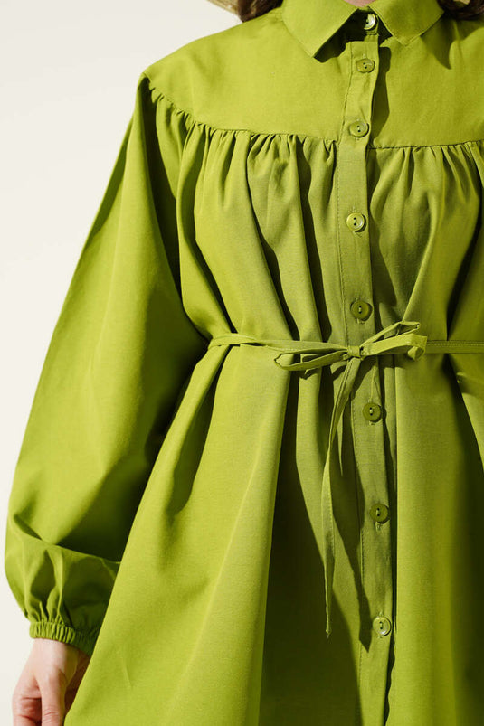 قميص أخضر مع صدر مجمع