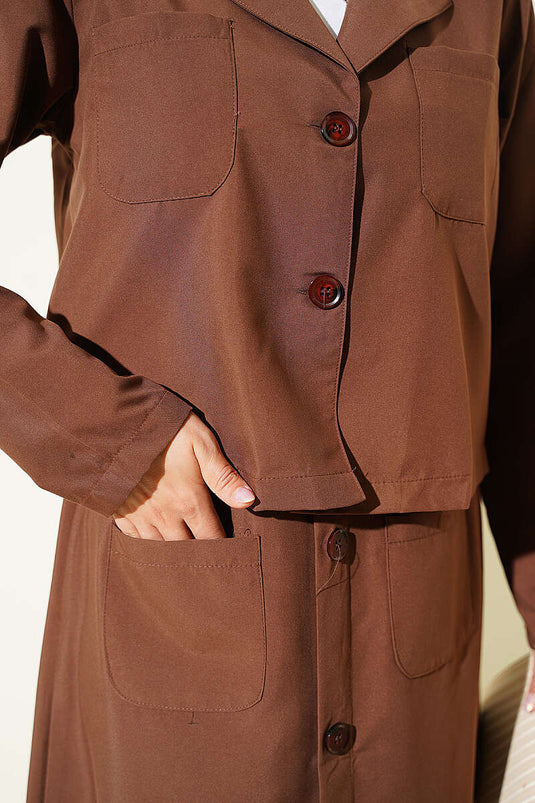Ensemble Deux Pièces Marron Avec Poches Sur La Jupe