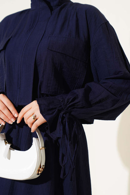 بدلة من قطعتين بسحاب وجيب على الصدر، لون أزرق داكن