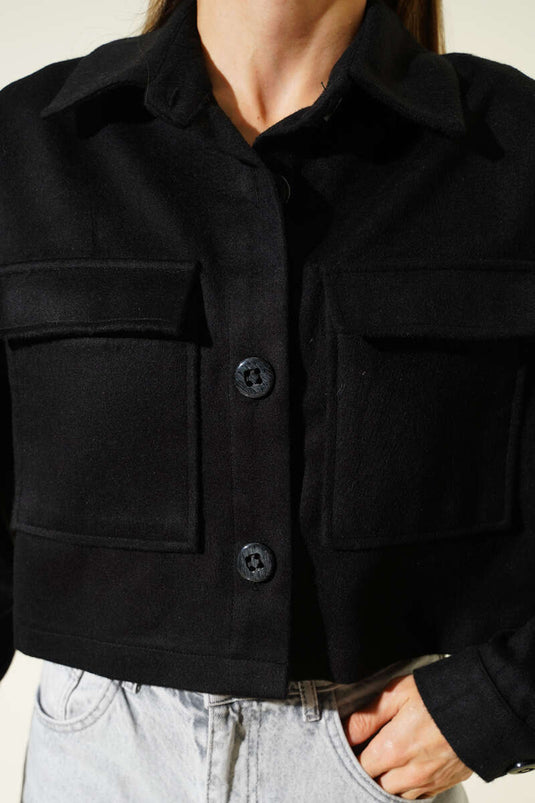 جاكيت قصير من الكشمير مع جيب على الصدر، أسود