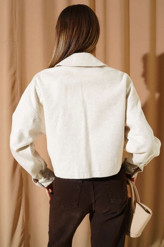 Kurze Kaschmirjacke mit Brusttaschen (Stein)