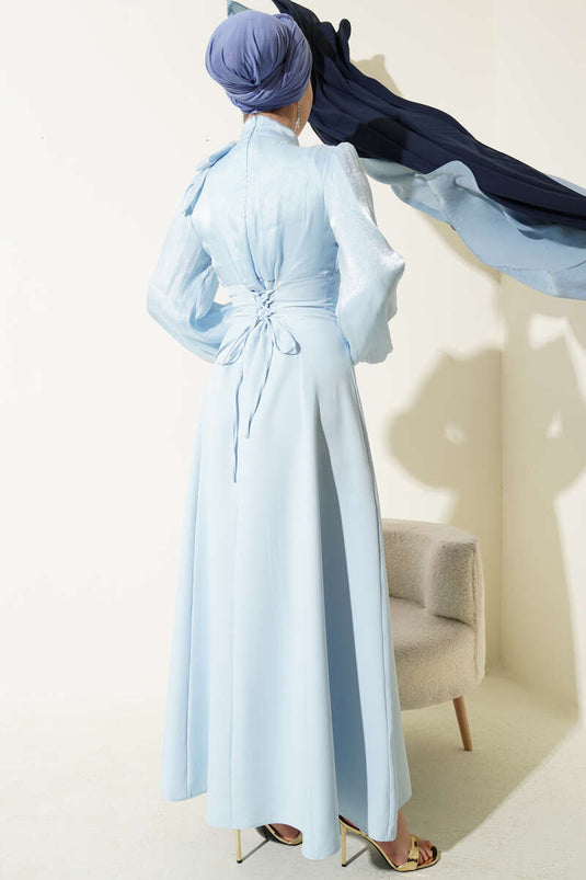 Robe de soirée à manches ballon avec accessoires dorés Bleu bébé