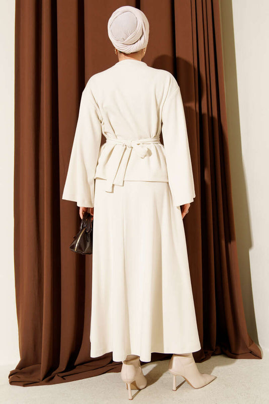 Two-piece set with ribbed skirt and gold accessories.