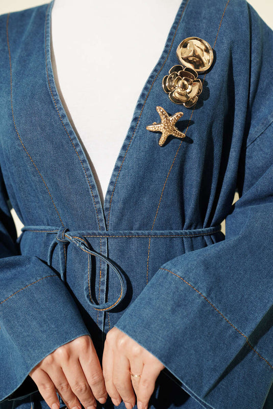 Cappotto Blu A V Con Accessori Dorati