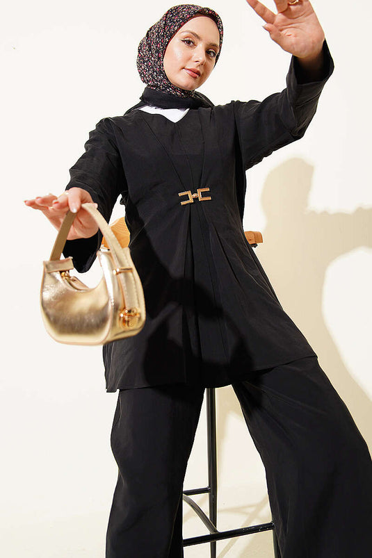 Ensemble double en modal noir avec col en V et accessoires dorés