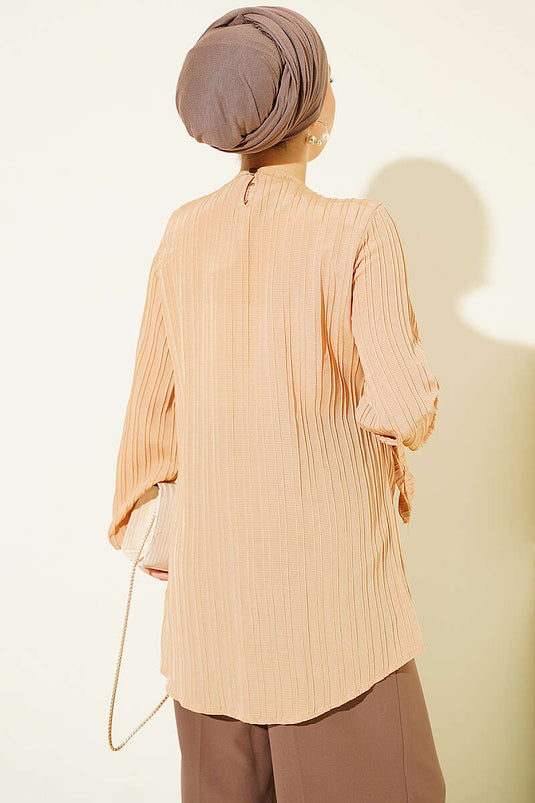Túnica Beige Con Detalles Dorados Y Lazo