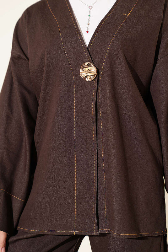 Conjunto De Dos Piezas Con Broche Dorada En Café Amargo