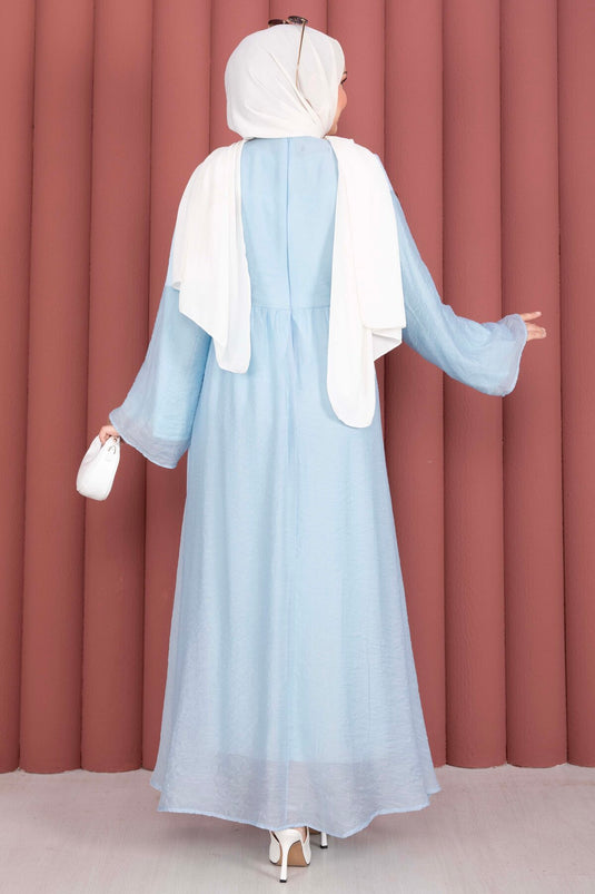 Robe avec boléro intégré et broche dorée, bleu bébé