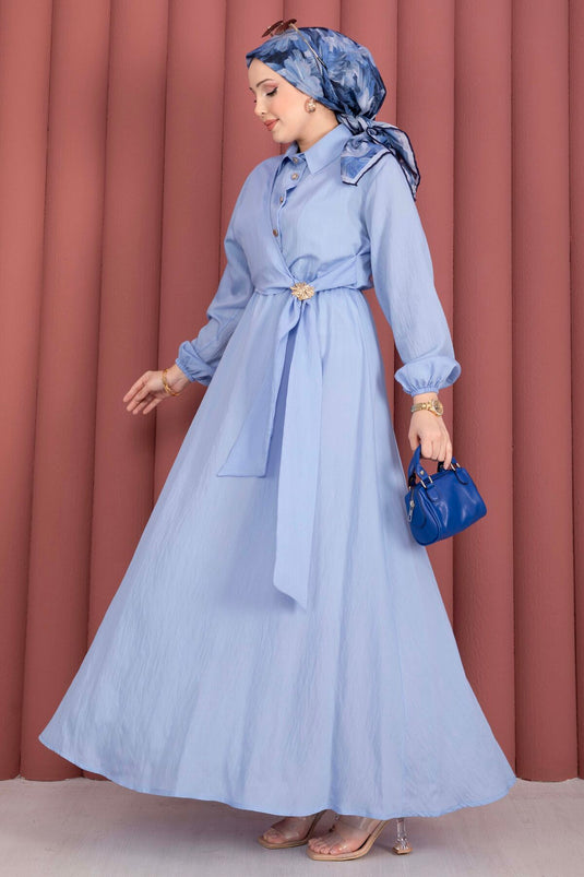 Robe Tesettür Bleu Bébé avec Broche Dorée et Fermeture Latérale