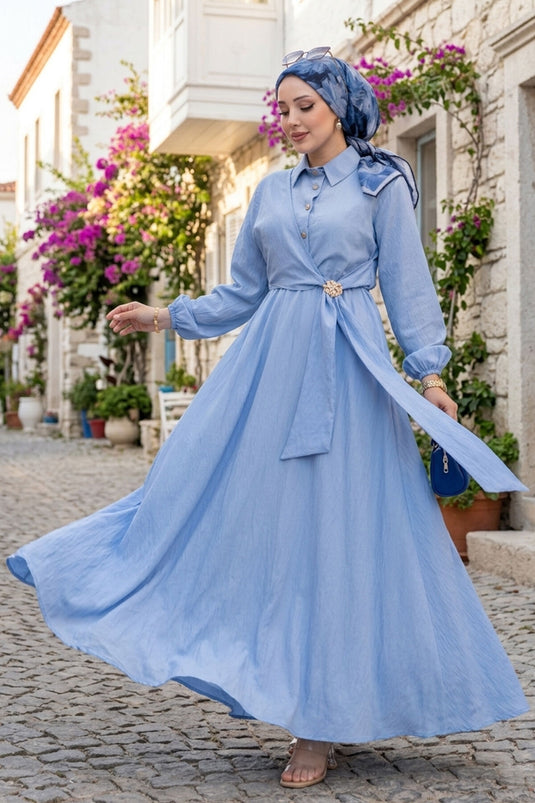 Robe Tesettür Bleu Bébé avec Broche Dorée et Fermeture Latérale