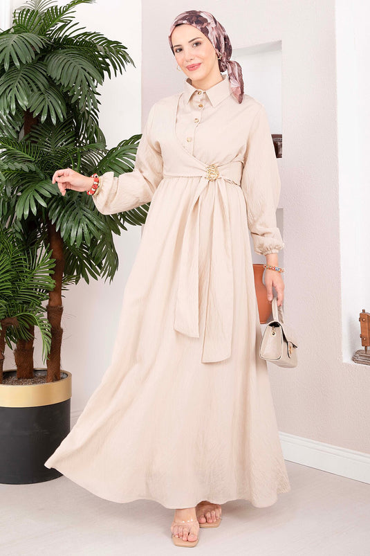 Beige Modest Kleid Mit Goldener Brosche Und Binde-Detail