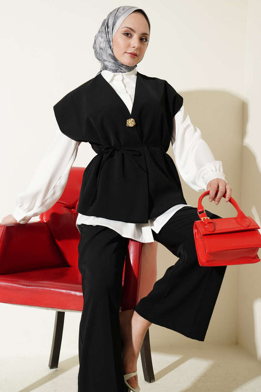 Ensemble deux pièces avec gilet à broche dorée noir