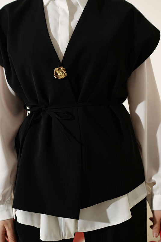 Ensemble deux pièces avec gilet à broche dorée noir