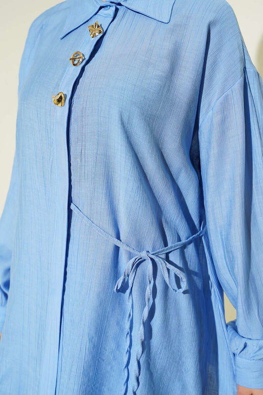 طقم مزدوج برباط خيوط بتفاصيل ذهبية باللون الأزرق الفاتح