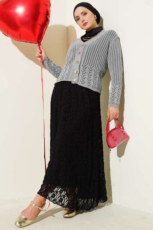 Cardigan corto in maglia traforata grigio con bottoni dorati