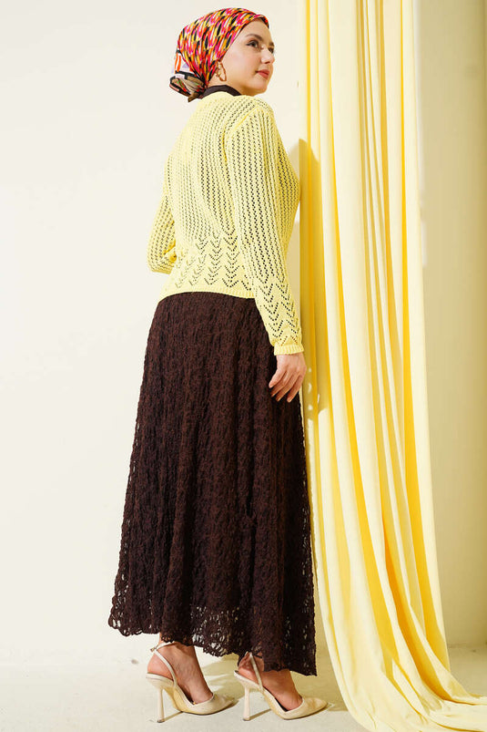 Cardigan court en tricot ajouré jaune avec boutons dorés