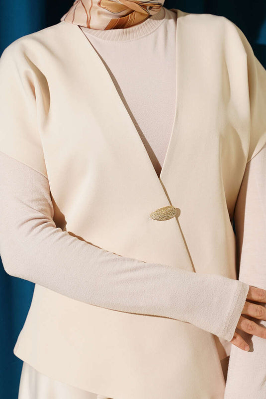 Gilet basique beige à boutons dorés