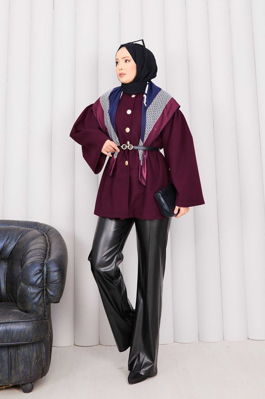 Cape en cachemire bordeaux à taille plissée et boutons dorés