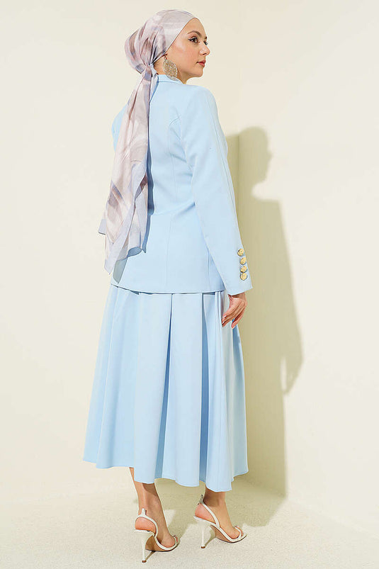 Ensemble jupe et blazer à boutons dorés bleu bébé