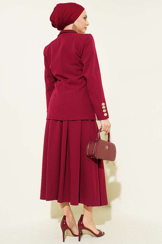 Ensemble jupe et blazer bordeaux à boutons dorés