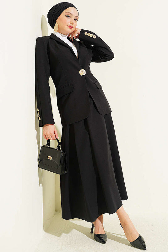 Schwarzes Set mit Blazerjacke und Rock, goldene Knöpfe