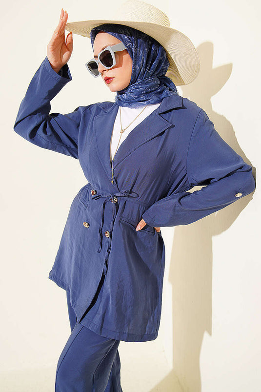Ensemble en modal indigo à col croisé avec boutons dorés