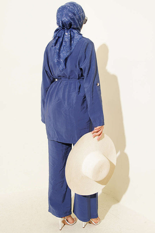 Ensemble en modal indigo à col croisé avec boutons dorés