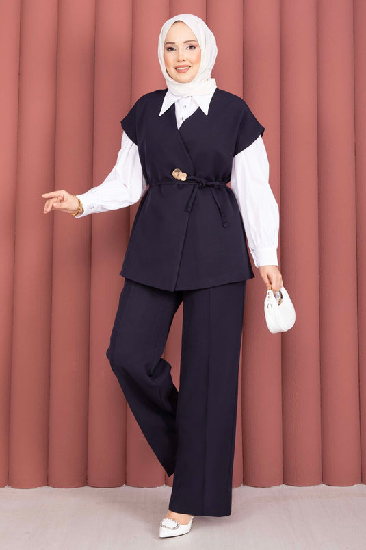 Ensemble pantalon et gilet ceinturé à boutons dorés bleu marine
